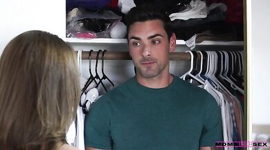 This Is Awkward - S4:E1