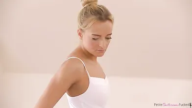Dance Lovers - S3:E9