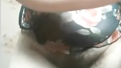 ARAB WIFE SHOWS HER HAIRY PUSSY