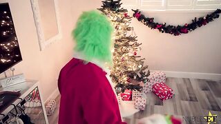 How Cindy Lou Saved Christmas For Her Step Brother - S3:E6