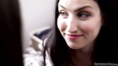 Girls Left Alone - S2:E4