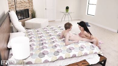 Horny Stepsis Takes Advantage Of Her Mischievous Stepbro
