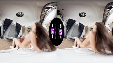 Sex artist creates her best orgasm