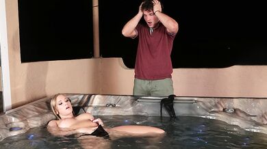 Bailey Brooke's Titty-Surprise in a tub!