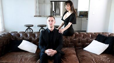 I Think My Stepmom Is Seducing Me - S17:E2