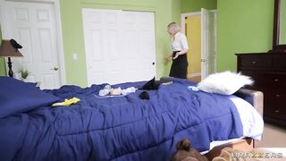 Brazzers: Breast Pumped Mistress Savannah Bond