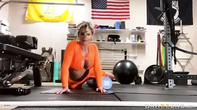 Sweaty yet Sizzling MILF Phoenix Marie's Dirty Talking