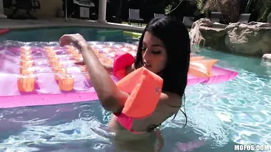 All natural black-haired Latina in POV action next to the pool