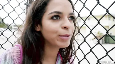 Vienna Black fucked outdoors for some cash