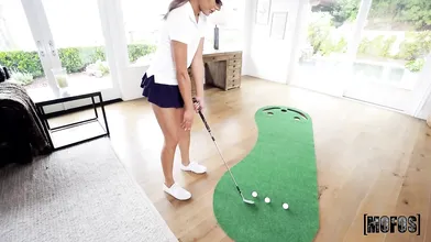 Long Legged Golf Trainer wants Les Dong