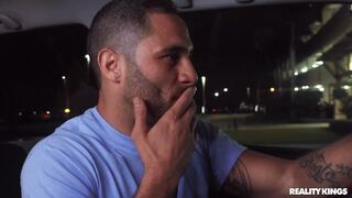 Hourglass-bodied Lady has Coitus in a Car
