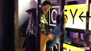 Alien prisoner wrecks Kiki Minaj's ass