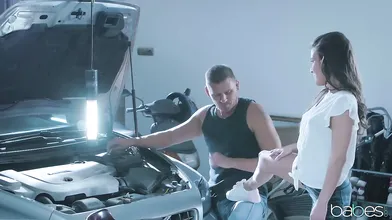 Teen Anita does not let The Mechanic work