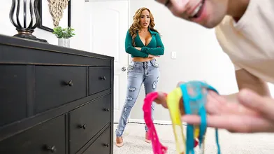 Moms Panties - S1:E2