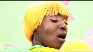 She Comes in Colors 3