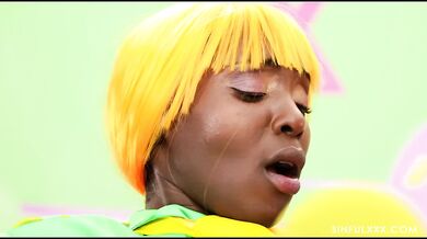 She Comes in Colors 3