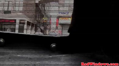 Redlight hooker sucks and fucks tourist