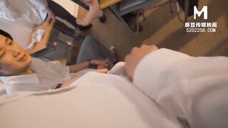 【国产】麻豆传媒作品/MD-0201 课堂真实性爱教具/免费观看
