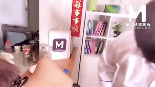 【国产】麻豆传媒作品/叔叔背着婶婶强搞我/免费观看