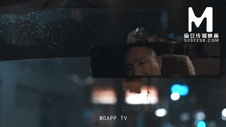 【国产】麻豆传媒作品/让富富婆献身的神奇咒语/免费观看