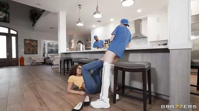 Brazzers: Thirsty Stepmom & The Coach’s Nerdy Daughter on XPORN with Vivianne DeSilva &Jovan Jordan