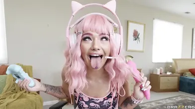 Brazzers: E-Girl are BACK - Gets D'd While MILF Jerks & Cleans on XPORN