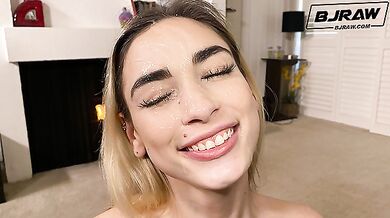 BJRAW Delilah Day's face gets drenched