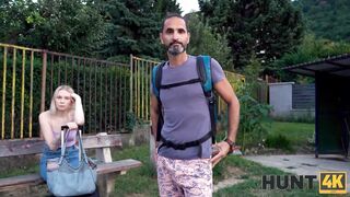HUNT4K Lost tourists at Hunters home