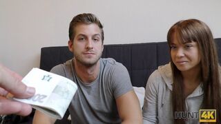 HUNT4K Pareja por dinero satisface todas las peticiones de un hombre rico y pervertido