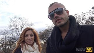 HUNT4K Slutty Hottie akzeptiert Bargeld vom Jäger für die Chance, BF Cuckold zu machen