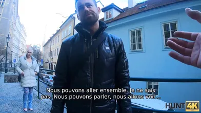 HUNT4K Cuck regarde docilement comment un riche chasseur baise son luxueux GF