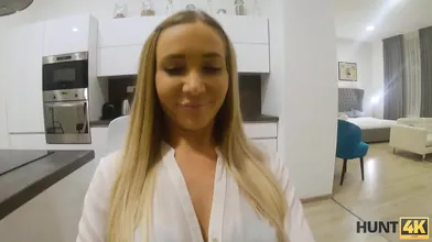 HUNT4K Hottie clavada por cliente rico frente a su novio enojado