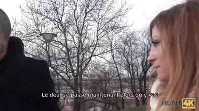 HUNT4K Chico enojado por dinero en efectivo permite a un cazador follar a su bella novia