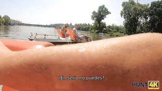 HUNT4K Por dinero, la sexy sexy es perforada por un cazador en el bosque cerca de BF