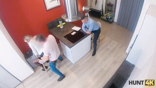 HUNT4K. en traje estricto y lencería sexy muestra sus sexuales