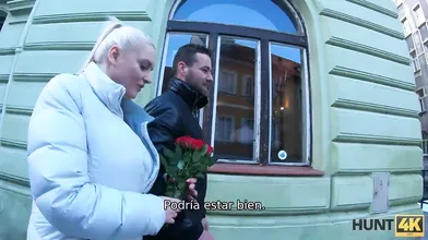 HUNT4K. Sissy boy está viendo cómo su cita satisface a otro hombre