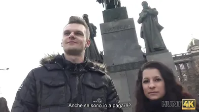 CACCIA 4K. Il talentuoso cacciatore trova molto rapidamente e fa sesso