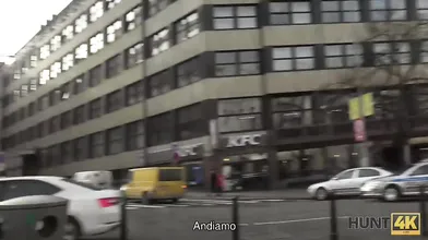 CACCIA 4K. Il talentuoso cacciatore trova molto rapidamente e fa sesso