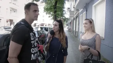 HITZEFREI Sexy blonde finds random guy on street