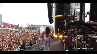 Tove Lo shows off her great tits to the crowd