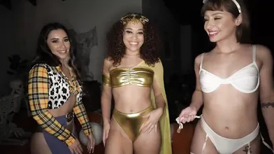 RICKYSROOM Trick or treat foursome with Willow Ryder, Aria Lee, and Tommy King