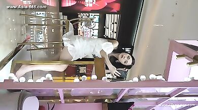 Peeping Chinese Amateur Upskirt.102