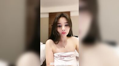 Chinese Live Girl 爆乳女神西东东F杯大奶子坚挺迷人风情万种