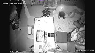 Hackers Use The Camera To Remote Monitoring Of A Lover's Home Life.555