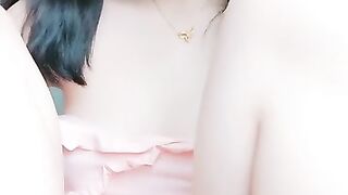 Chinese Live Girl 颜值不错的18岁萝莉露脸激情大秀无毛白虎逼道具激情抽插