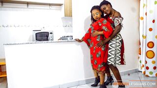 Curvy Xhosa Lesbians Scissoring Make Out After Romantic Tinder Date